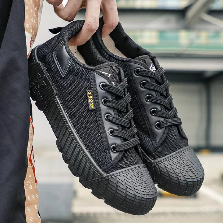 Large size men's sports shoe